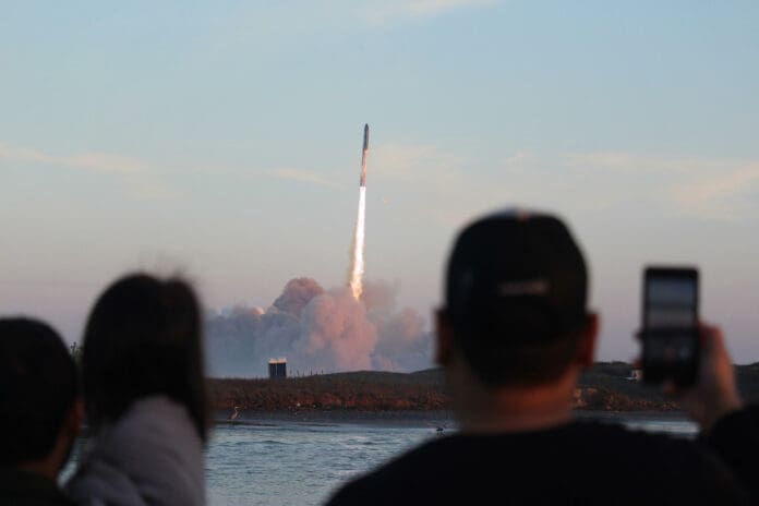 Video: Cientos de personas presenciaron el lanzamiento de la nave espacial Starship en Matamoros, Tamaulipas