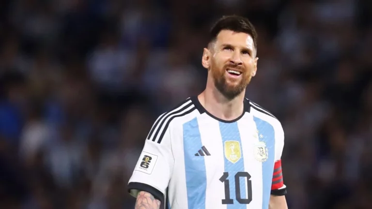 Lionel Messi donó seis camisetas de Argentina que usó en Catar 2022 para ser subastadas en un hospital de Barcelona