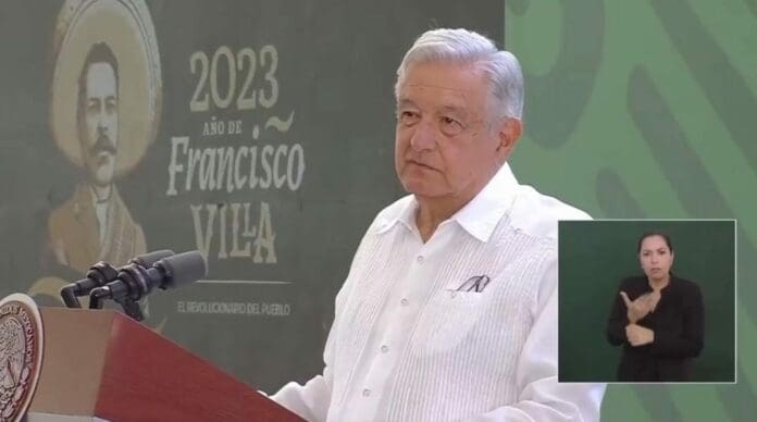 AMLO aplaudió la renuncia de dos funcionarios del INAI que usaron recursos públicos para pagar una cuenta en un table dance.