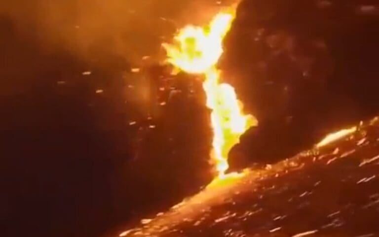 VIDEO: Dron capta una erupción volcánica en la península de Reykjanes, Islandia