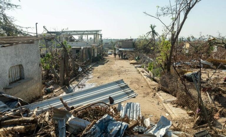 La prensa de Acapulco reporta que podría haber hasta 350 muertos en las funerarias luego del paso de "Otis", cifra mucho mayor a la oficial.