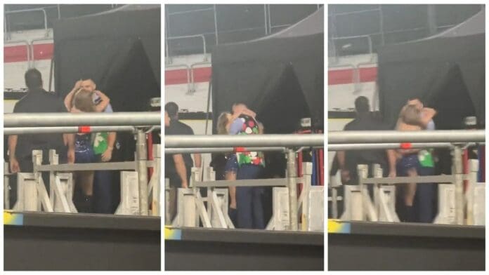 Taylor Swift muestra su primer beso público con Travis Kelce