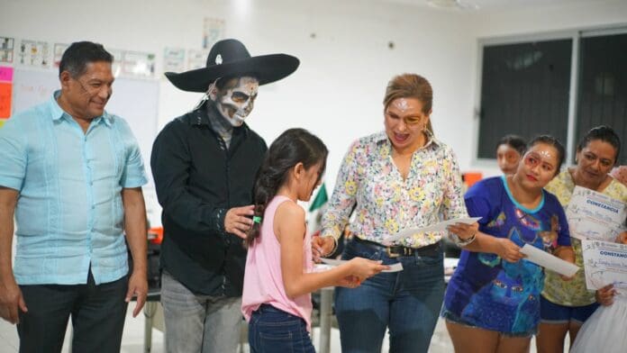 Lili Campos respaldó a juventud de Puerto Aventuras