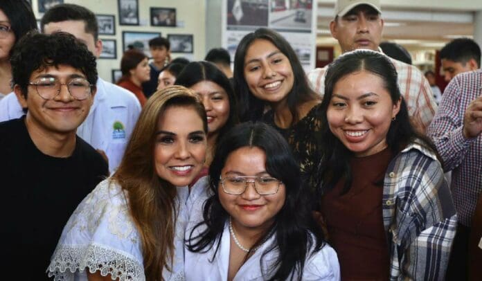 Mara Lezama anuncia becas universitarias para empoderar a las mujeres