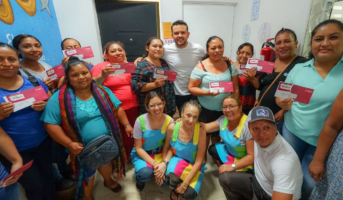 A ras de piso, atiende Pablo Bustamante a beneficiari@s de los Programas del Bienestar