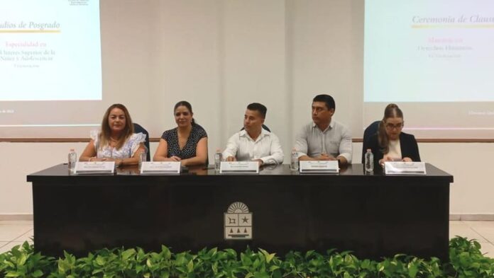 Asiste la SEQ a ceremonia de graduación de la Maestría en Derechos Humanos