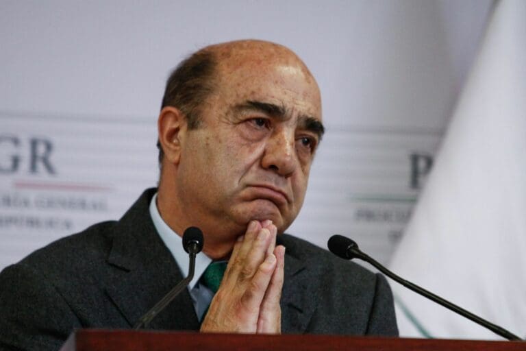 Concede juez prisión domiciliaria al exprocurador Jesús Murillo Karam