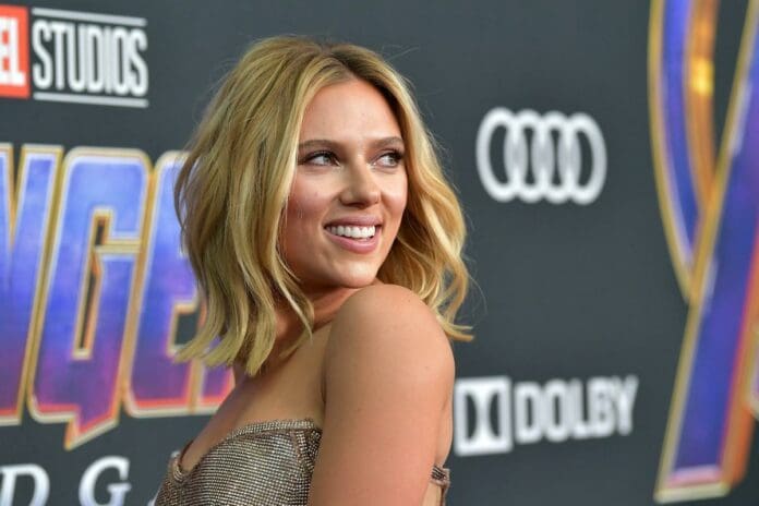 Scarlett Johansson demanda a compañía que replicó su imagen con IA para crear un anuncio