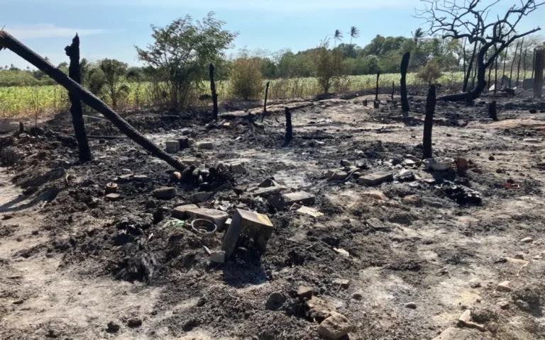 Incendio consume en 20 minutos casas de siete familias en Oaxaca