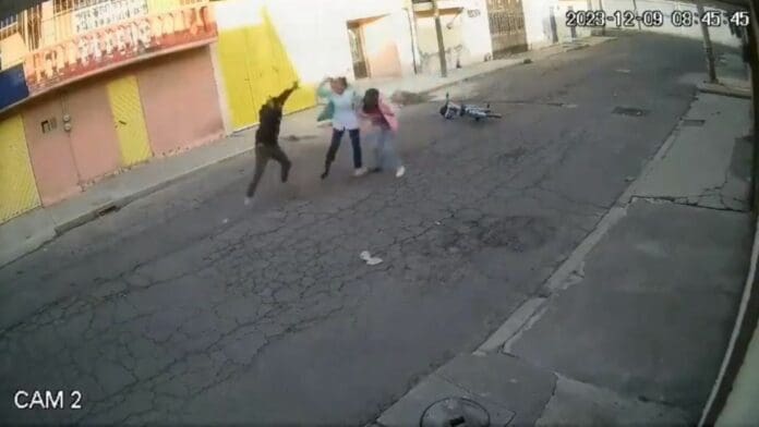 VIDEO: Cae sujeto que presuntamente intentó secuestrar a menor de 14 años frente a su madre en Edomex