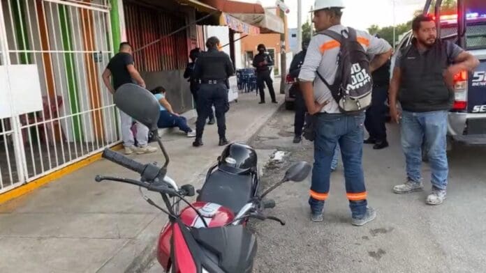 Disparan contra una mujer que se resistió al robo de su motocicleta en Cancún