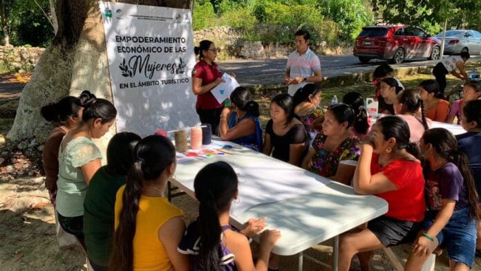 Exitoso taller de pompones para el empoderamiento de la mujer maya en Tulum