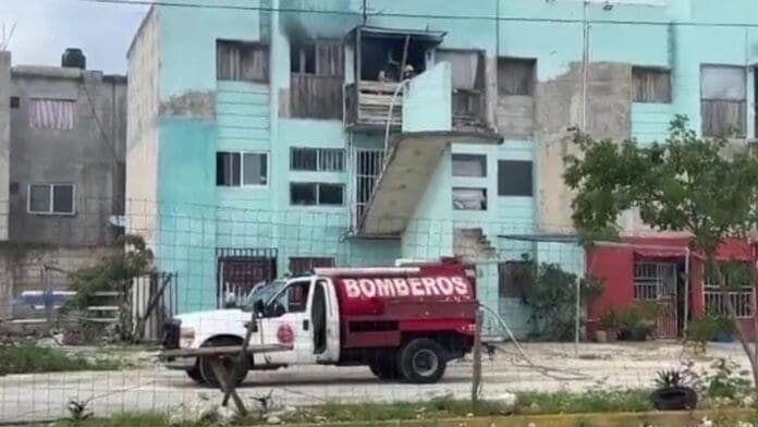 Se reporta un incendio en un departamento de la Región 247 de Cancún