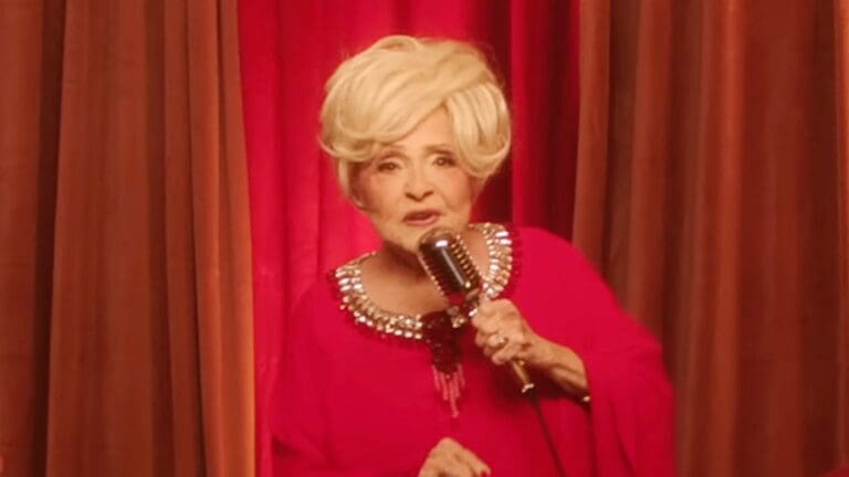 “Rockin’ Around the Christmas Tree” de Brenda Lee destrona a Mariah Carey y se convierte en la canción más escuchada de Navidad