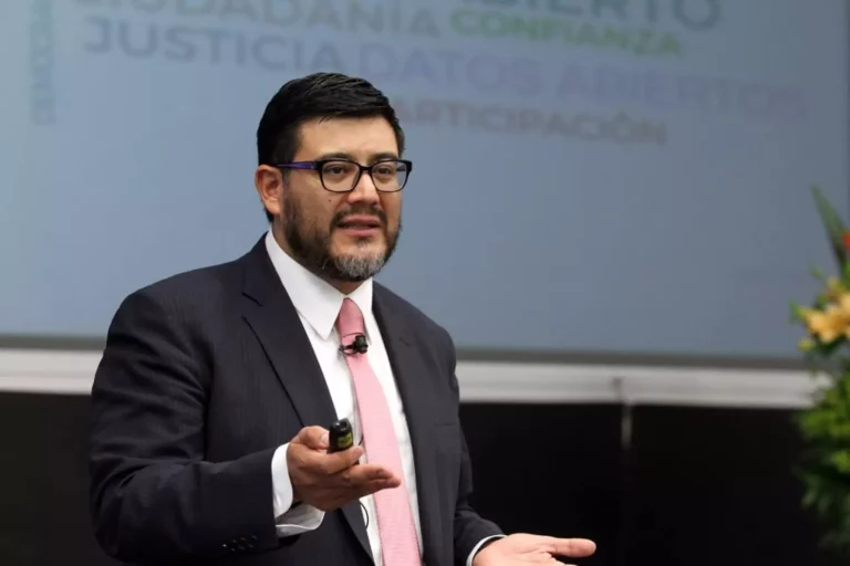 Presidente del Tribunal Electoral se niega a renunciar y "huye" durante receso