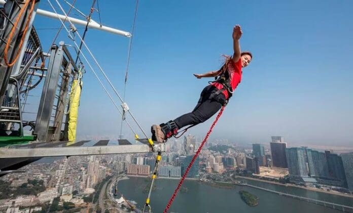 Turista japonés muere practicando bungee en la Torre de Macao