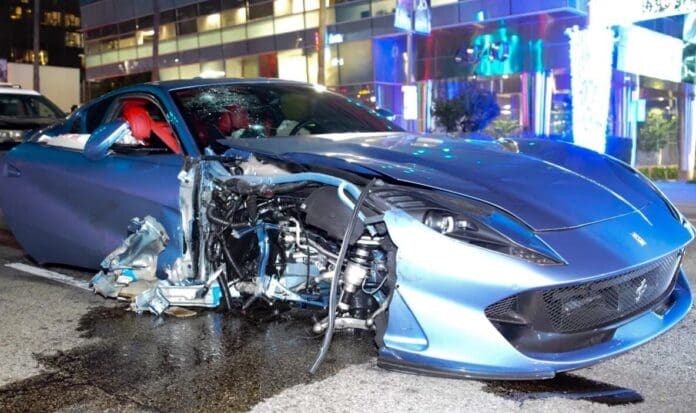 Michael B. Jordan estrelló su Ferrari contra otro auto en Hollywood