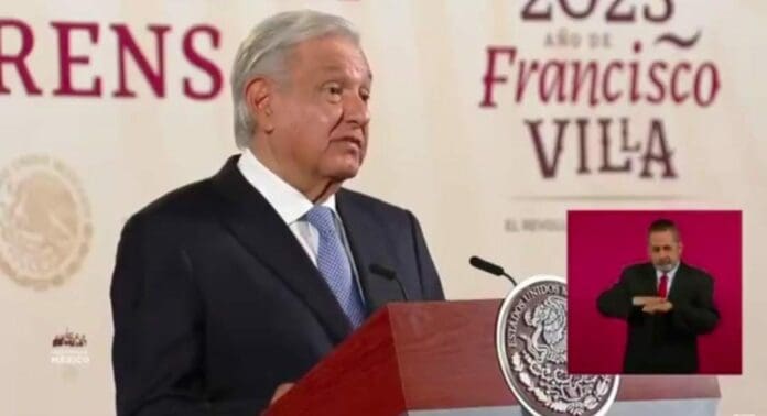 AMLO confirmó que hay 11 militares estadounidenses que tienen permiso de entrar al país a entrenar soldados mexicanos.