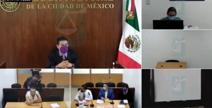 Hombre estalla contra juez y lo amenaza durante audiencia en CDMX