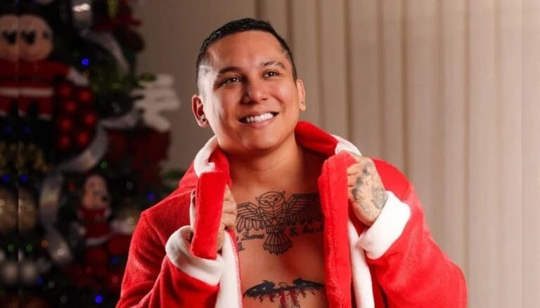 Edwin Luna lanza postal navideña inapropiada y lo tunden en redes