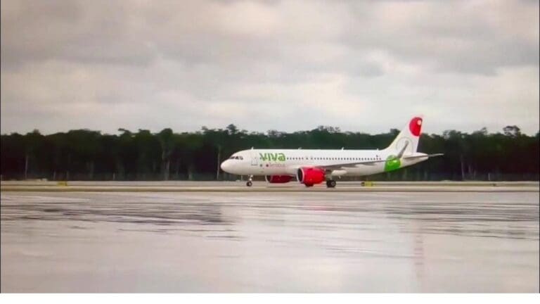 Aterriza primer vuelo comercial en aeropuerto de Tulum; uno de Viva Aerobus proveniente del AIFA