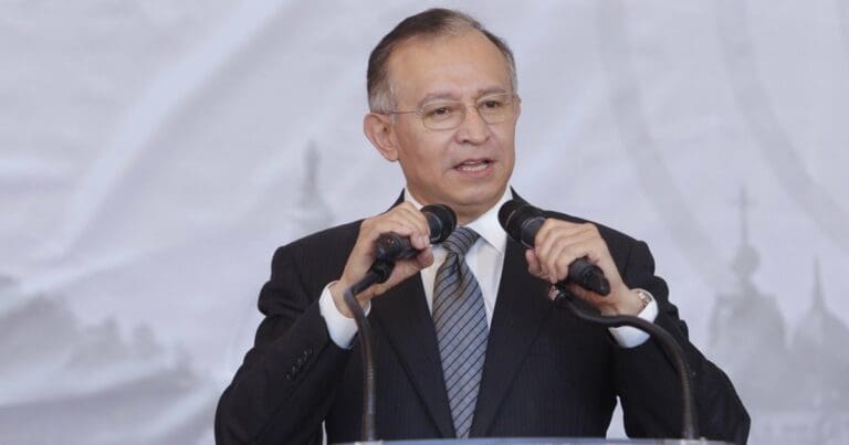 Interpol emite ficha roja contra el alcalde de Toluca, acusado de secuestro