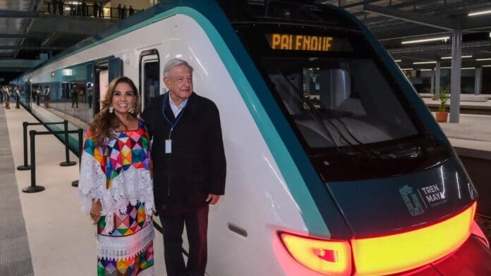 La gobernadora Mara Lezama acompañó al presidente de la república en la inauguración del tramo del Tren Maya que va a Chiapas.