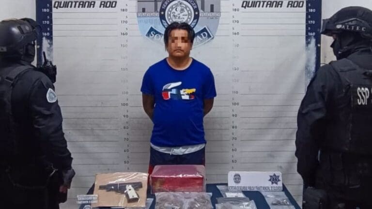 Detienen a presunto homicida en Playa del Carmen; trató de herir a un oficial con un arma