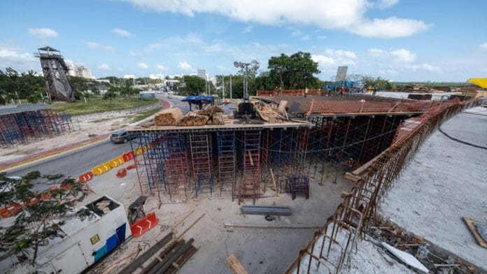 El Puente Nichupté lleva un avance general del 39 por ciento. Se tiene previsto que esté listo en los próximos meses.
