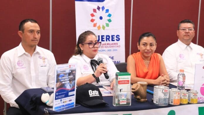 Abren taller de plomería para mujeres en Playa del Carmen