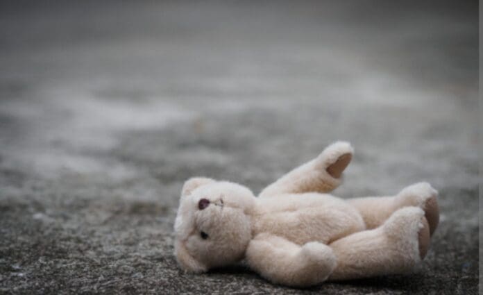 Niñera confiesa que asesinó a golpes a una niña de 5 años porque no podía dormir