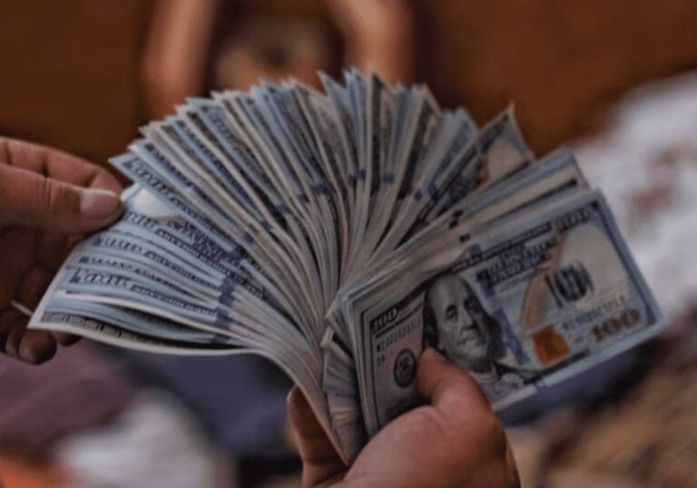 Mujer se hizo pasar por su tía fallecida por 25 años para cobrar su pensión