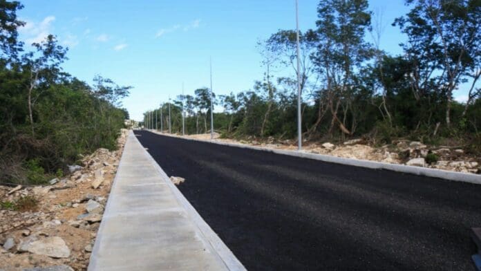 Recorrido de supervisión de obras públicas en Puerto Aventuras