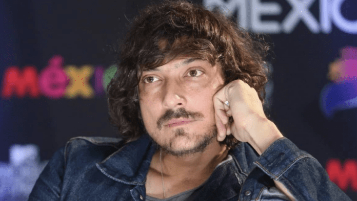León Larregui denuncia que fue agredido en París; 