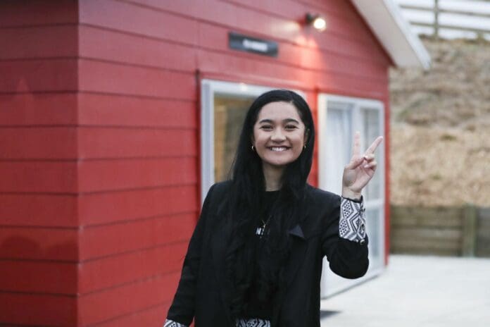 Video: Joven diputada realiza un haka ritual en pleno Parlamento de Nueva Zelanda