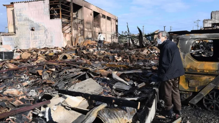 Suman 110 muertos tras sismo en Japón; reportan que aún hay cientos de desaparecidos