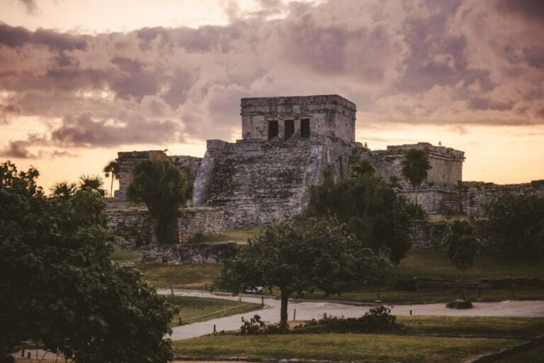 Tren Maya Impulsa Turismo en Tulum Supera a Chichén Itzá y Uxmal con Aumento Turístico del 23%