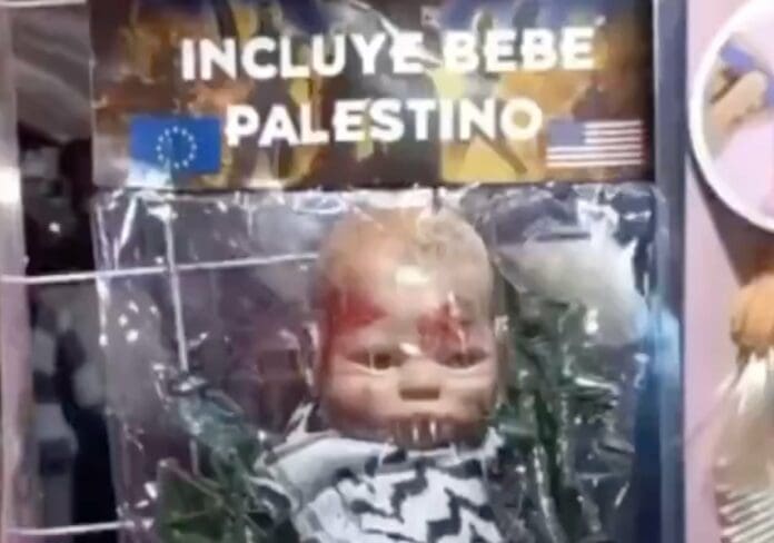 Juguete de “bebé palestino” causa indignación en el Mercado Hidalgo de CDMX