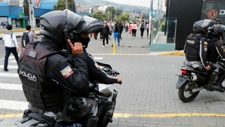 El dinero y las armas con las que se lleva a cabo la narcoguerra en Ecuador provienen de cárteles mexicanos.