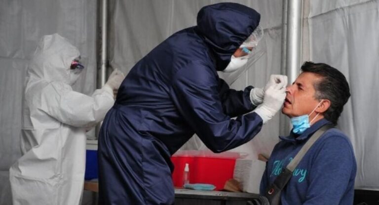 COVID-19 amenaza otra vez a México 16 hospitales están llenos de pacientes