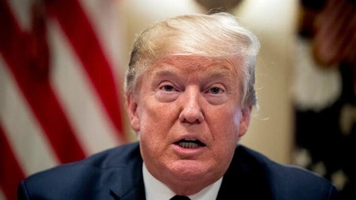 Donald Trump pide salir a votar a pesar del clima