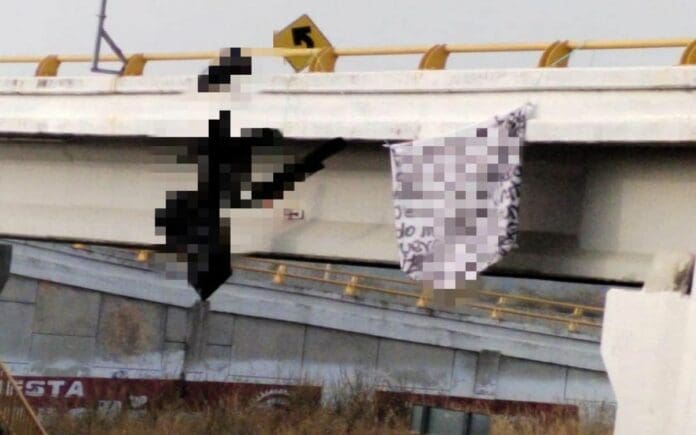 Cuelgan cuerpo en puente en la entrada de la capital de Chiapas