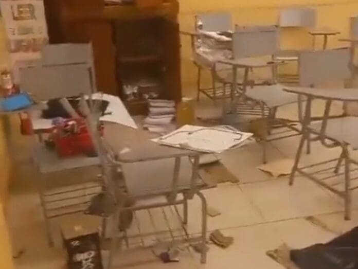 VIDEO: Denuncian robo en escuela de Cancún; ladrones destrozaron los trabajos de los niños