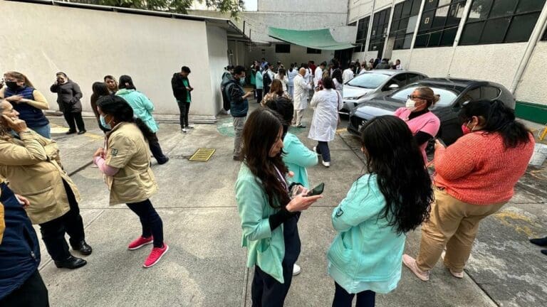 Sismo de 5 grados sacude Huatulco, Oaxaca; suenan alertas de celulares en CDMX