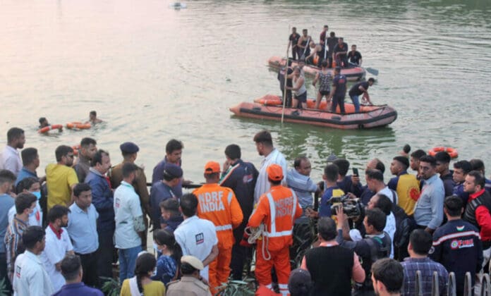 Naufragio en una excursión escolar en India deja 15 muertos