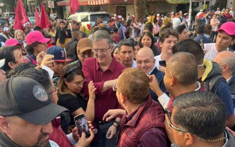 Video: Marcelo Ebrard aparece en cierre de precampaña de Sheinbaum