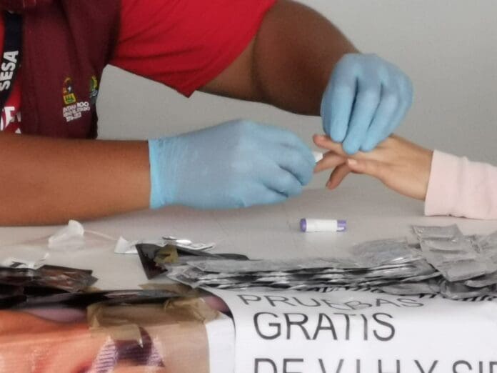 Pruebas de VIH para quienes se quieren casar deben ser voluntarias, no obligatorias, denuncian activistas