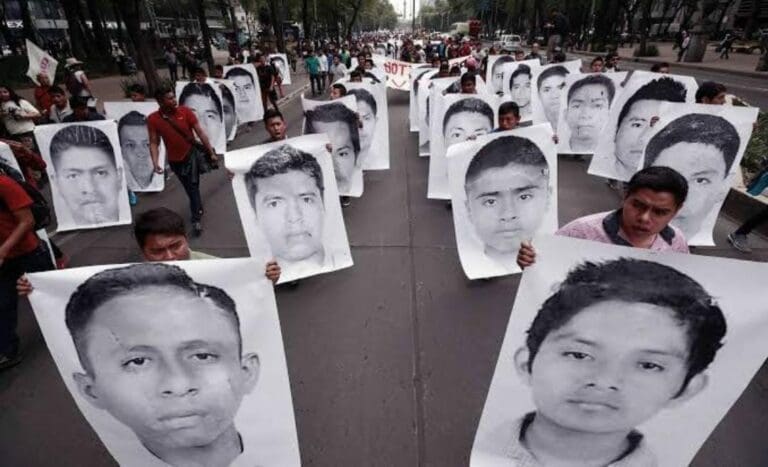 La Fiscalía General de la República no aportó pruebas, por lo que 8 militares vinculados al caso Ayotzinapa quedan libres.