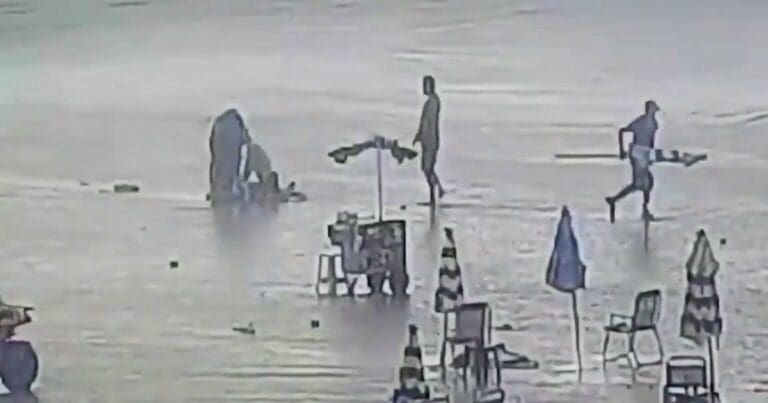 Un rayo mató a una mujer y dejó siete heridos en una playa de Brasil