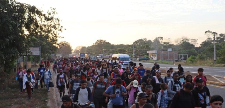 Primera caravana del año sale de la frontera sur de México con 2 mil migrantes